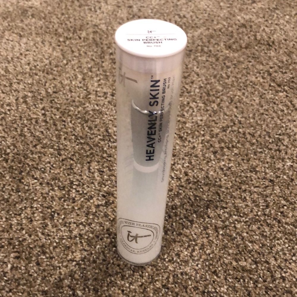 It cosmetics CC+ skin perfecting brush